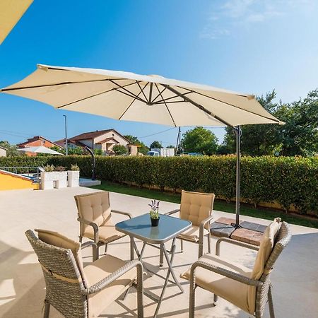 Villa Petra S Bazenom, Rostiljem I Parkingom Задар Екстериор снимка