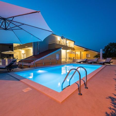 Villa Petra S Bazenom, Rostiljem I Parkingom Задар Екстериор снимка
