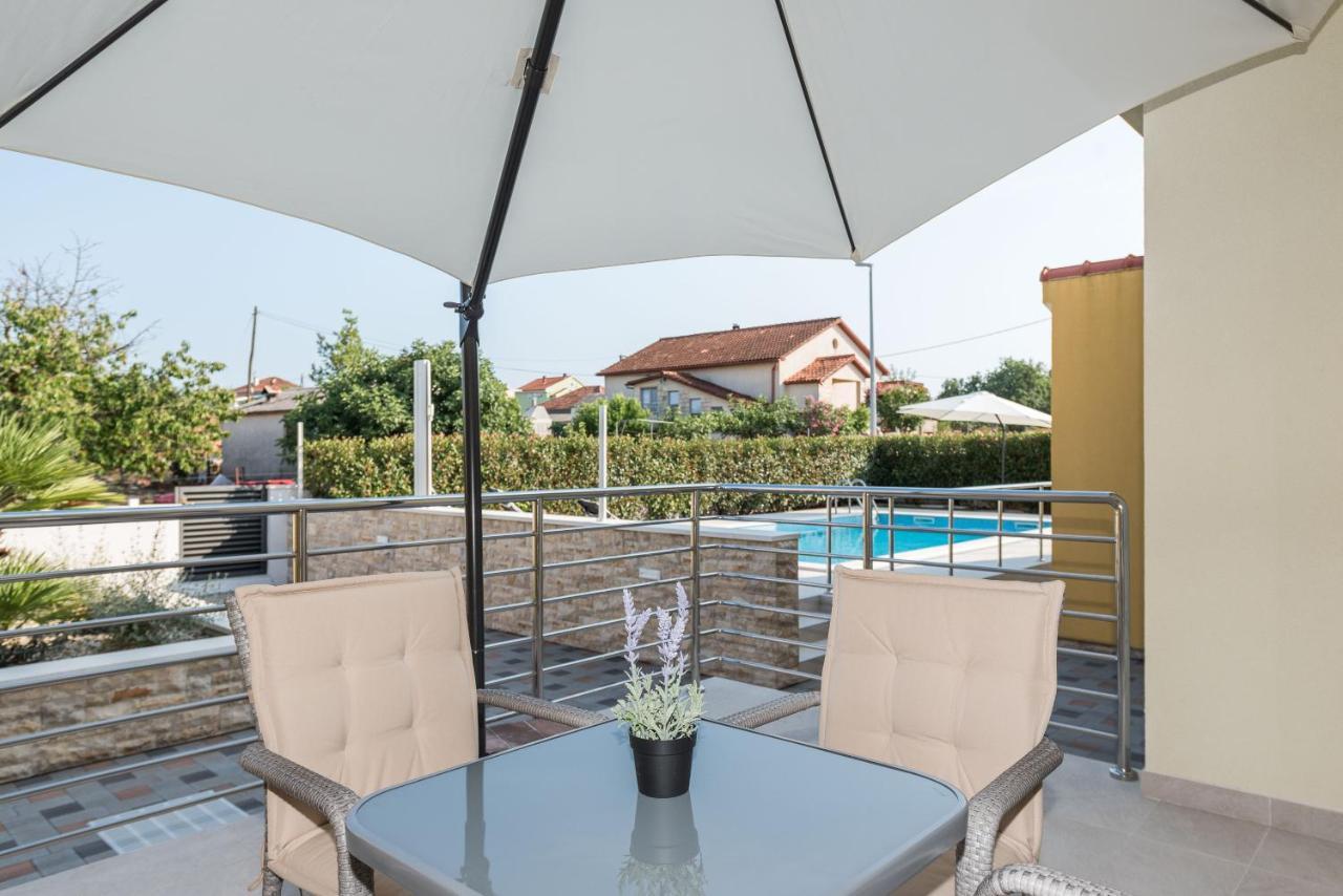 Villa Petra S Bazenom, Rostiljem I Parkingom Задар Екстериор снимка