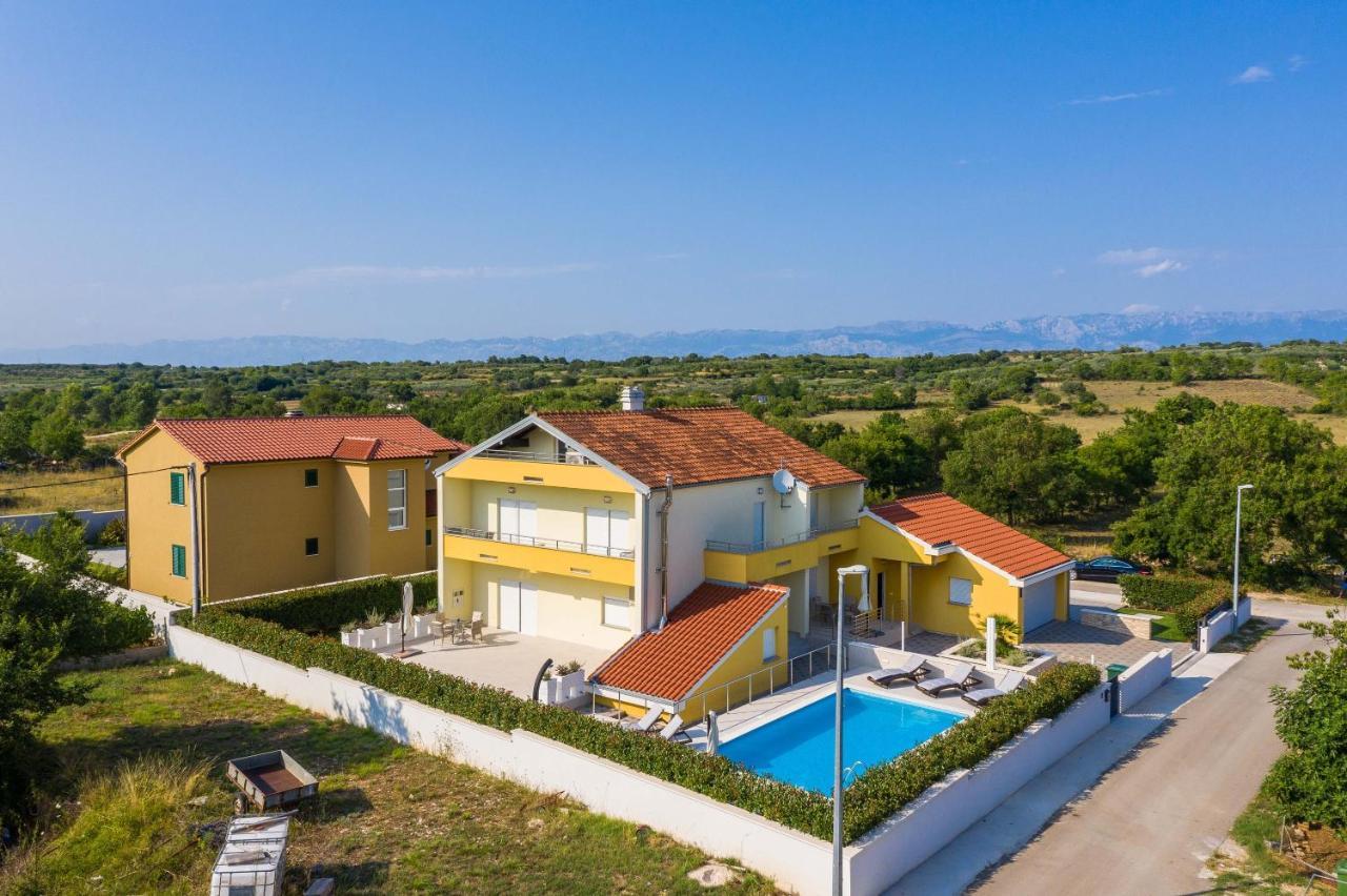 Villa Petra S Bazenom, Rostiljem I Parkingom Задар Екстериор снимка