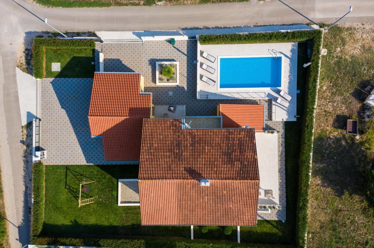 Villa Petra S Bazenom, Rostiljem I Parkingom Задар Екстериор снимка