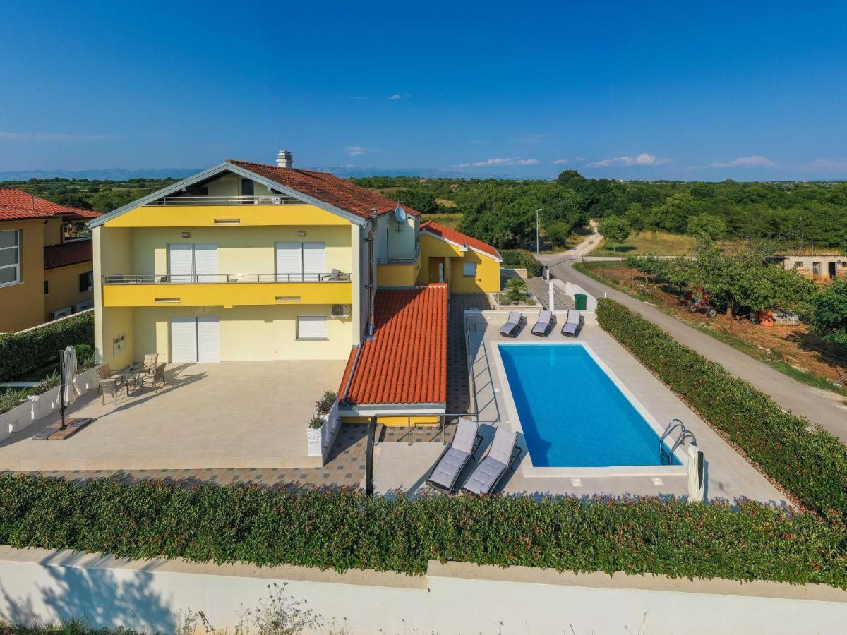 Villa Petra S Bazenom, Rostiljem I Parkingom Задар Екстериор снимка