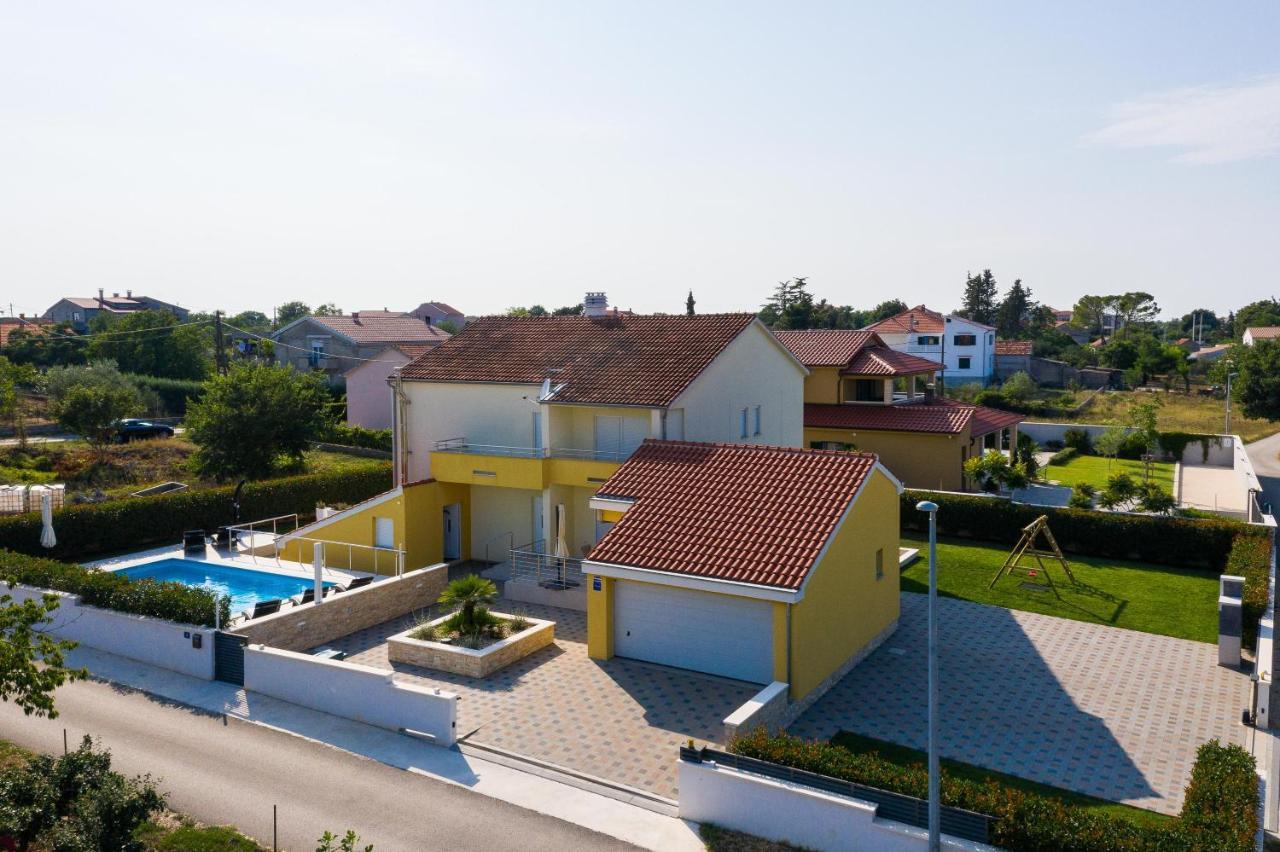 Villa Petra S Bazenom, Rostiljem I Parkingom Задар Екстериор снимка
