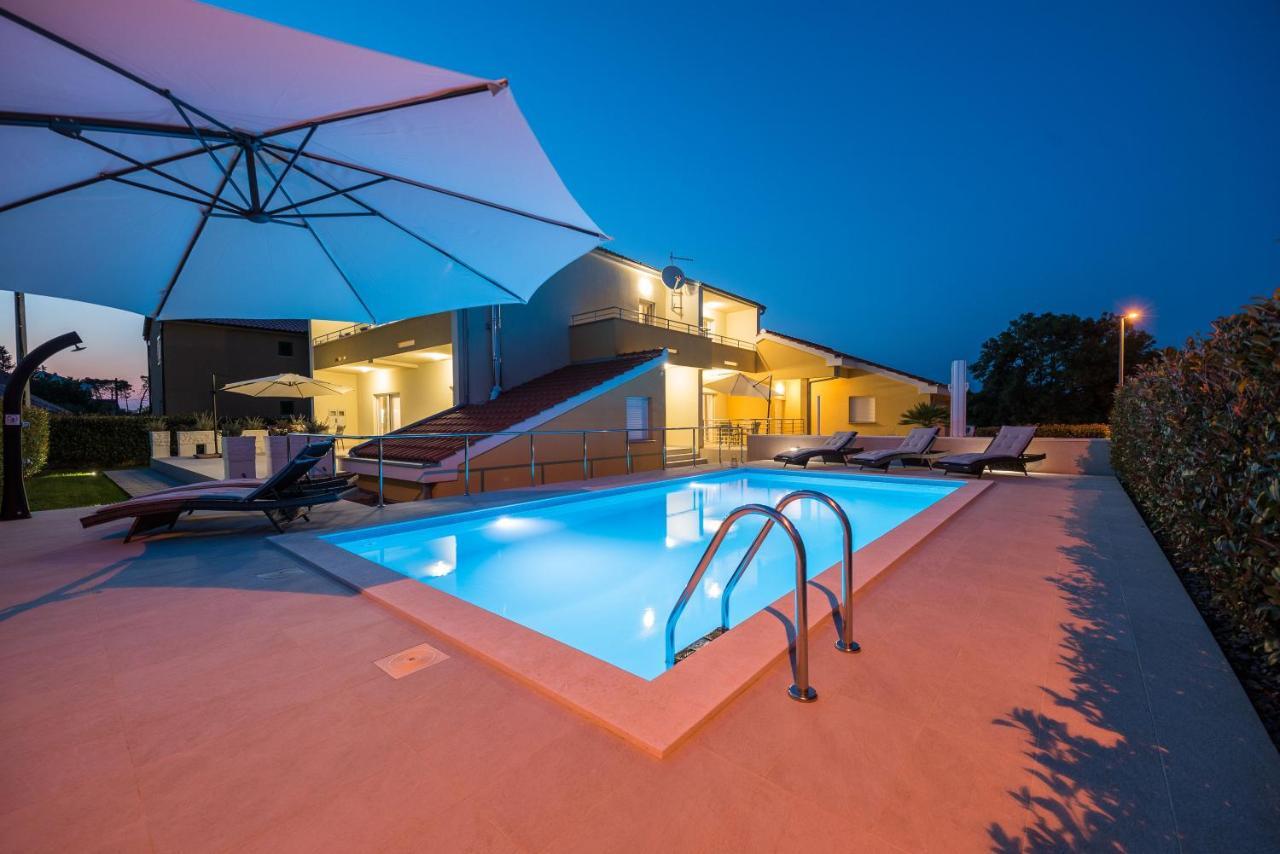Villa Petra S Bazenom, Rostiljem I Parkingom Задар Екстериор снимка