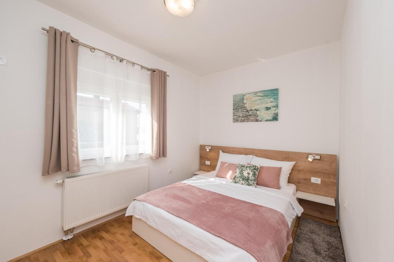 Villa Petra S Bazenom, Rostiljem I Parkingom Задар Екстериор снимка