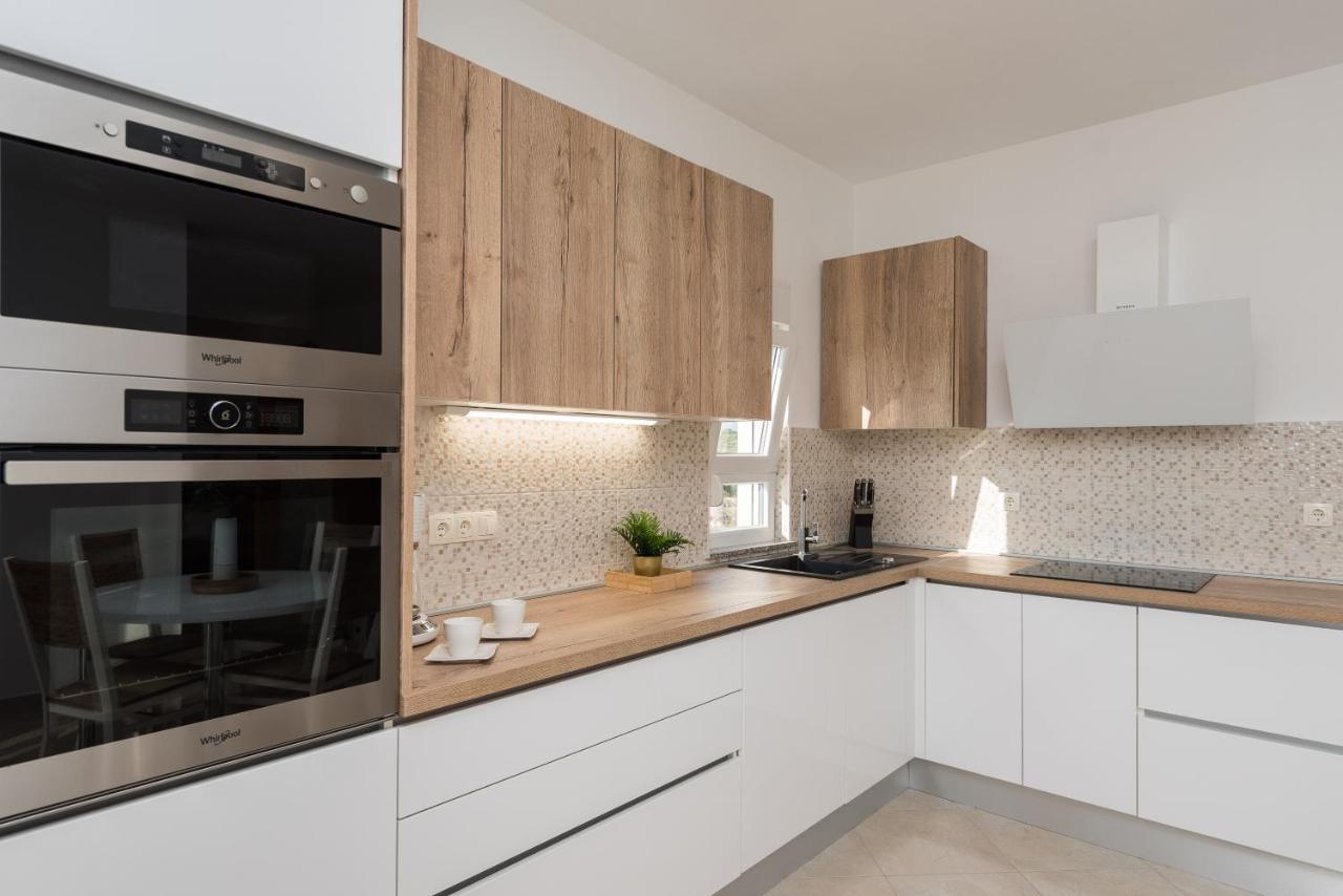 Villa Petra S Bazenom, Rostiljem I Parkingom Задар Екстериор снимка