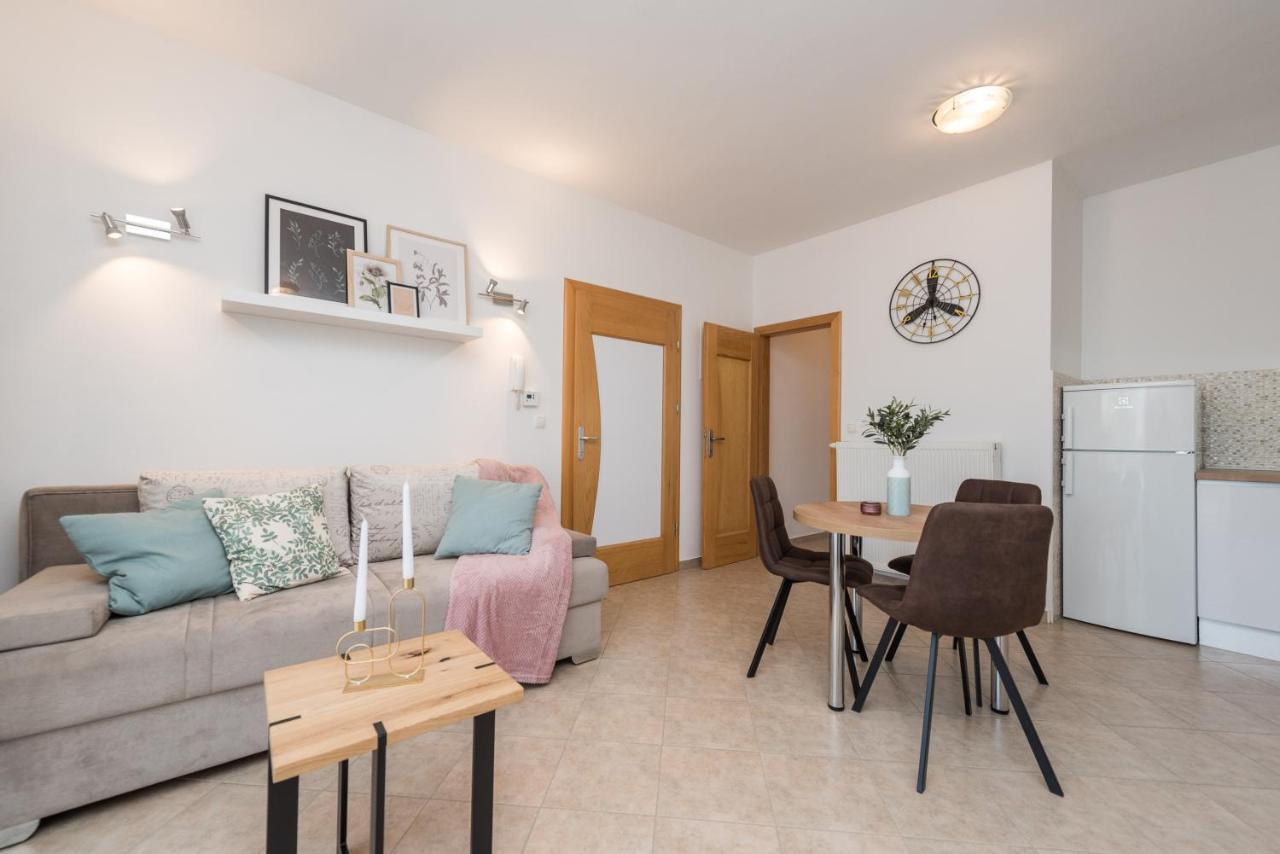 Villa Petra S Bazenom, Rostiljem I Parkingom Задар Екстериор снимка