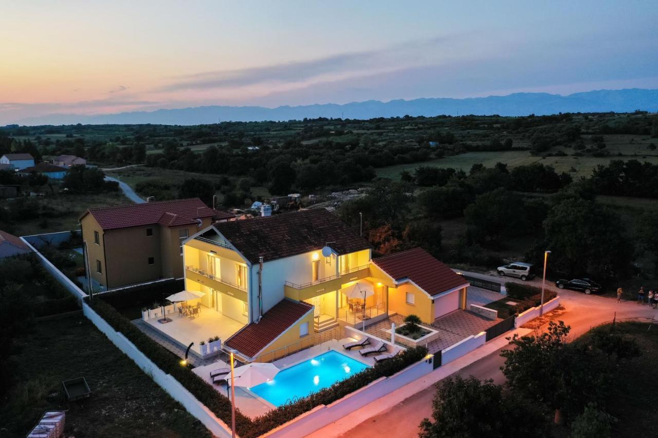 Villa Petra S Bazenom, Rostiljem I Parkingom Задар Екстериор снимка
