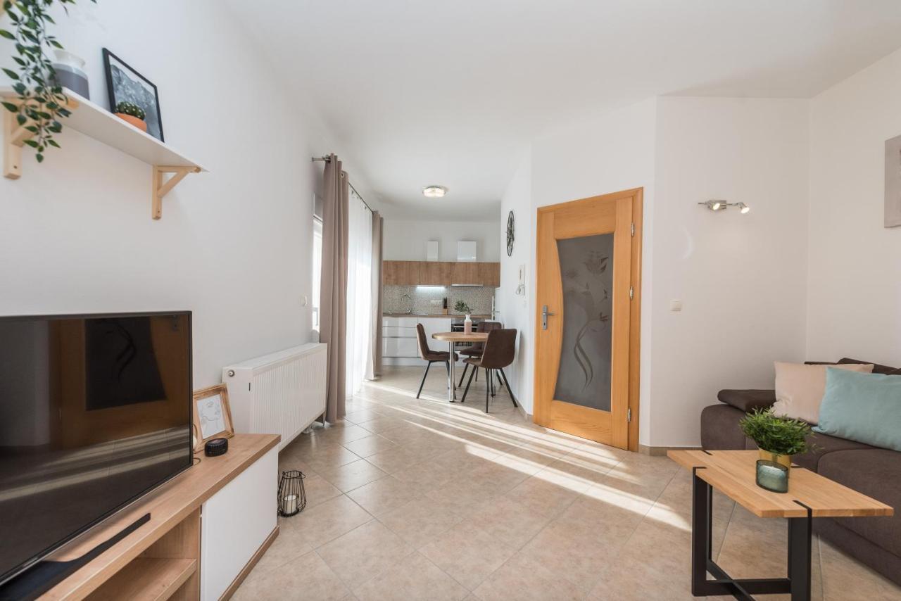Villa Petra S Bazenom, Rostiljem I Parkingom Задар Екстериор снимка
