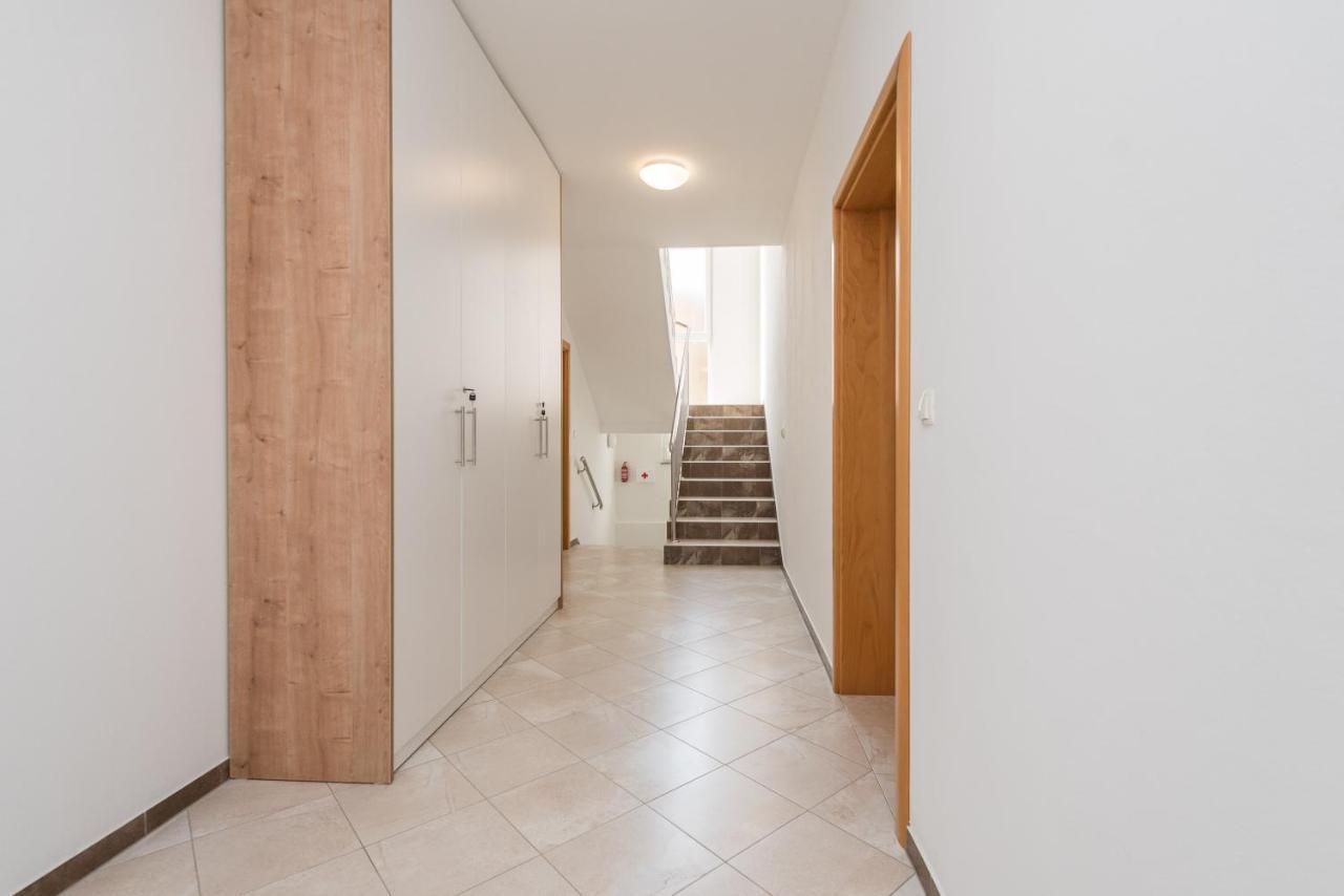 Villa Petra S Bazenom, Rostiljem I Parkingom Задар Екстериор снимка