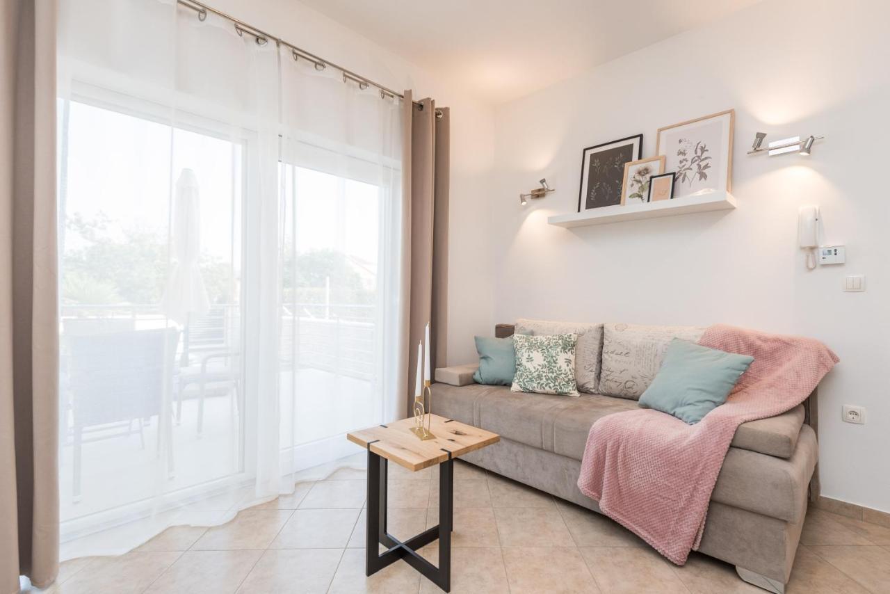 Villa Petra S Bazenom, Rostiljem I Parkingom Задар Екстериор снимка