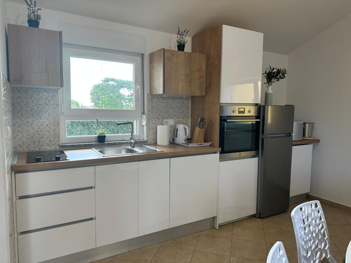 Villa Petra S Bazenom, Rostiljem I Parkingom Задар Екстериор снимка