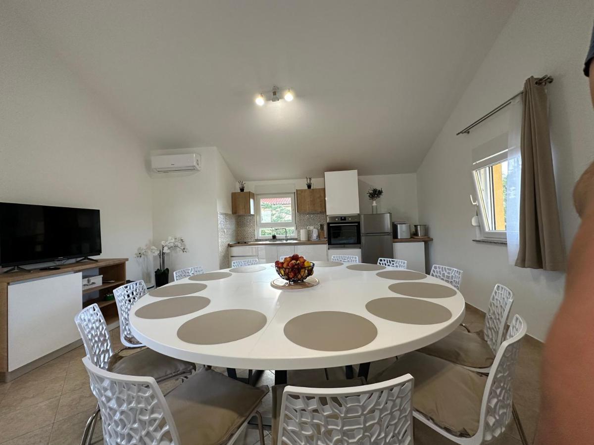 Villa Petra S Bazenom, Rostiljem I Parkingom Задар Екстериор снимка