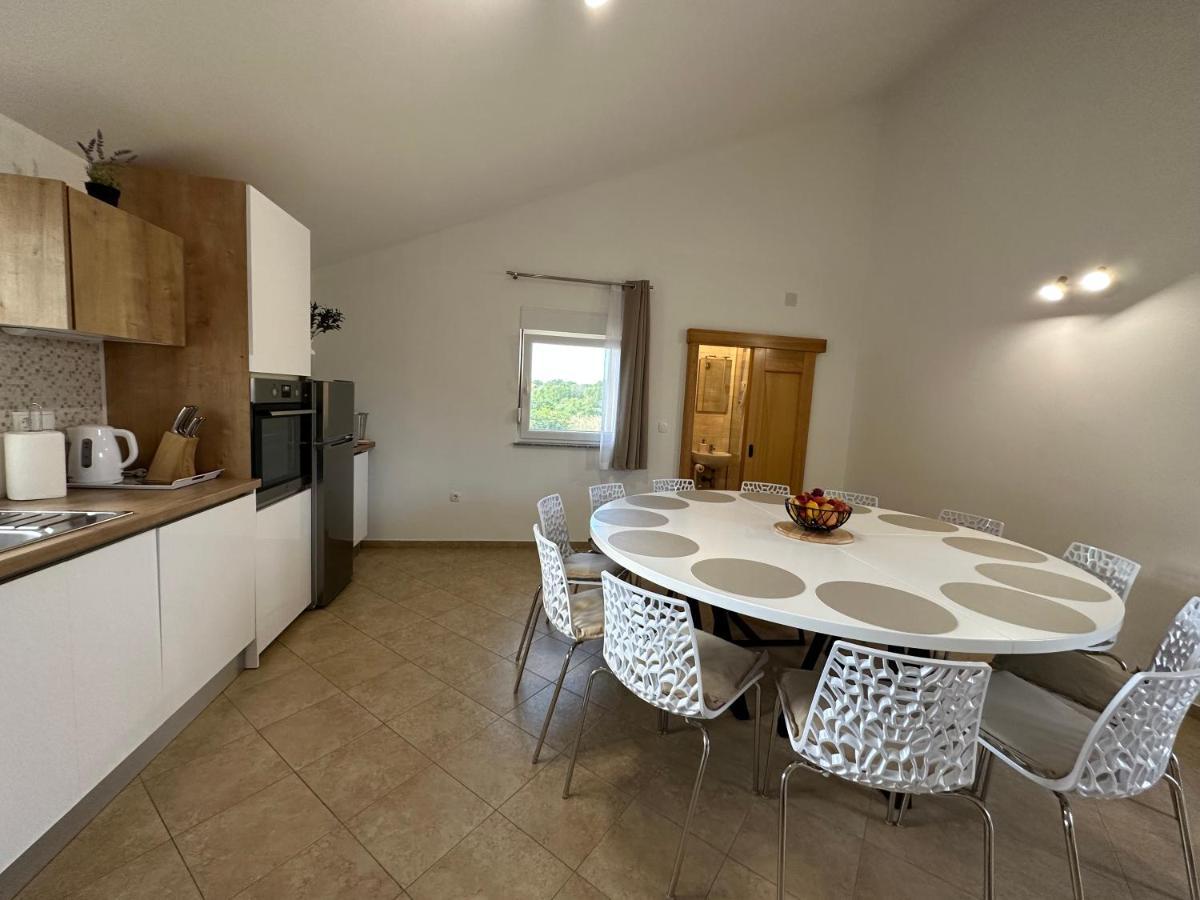 Villa Petra S Bazenom, Rostiljem I Parkingom Задар Екстериор снимка
